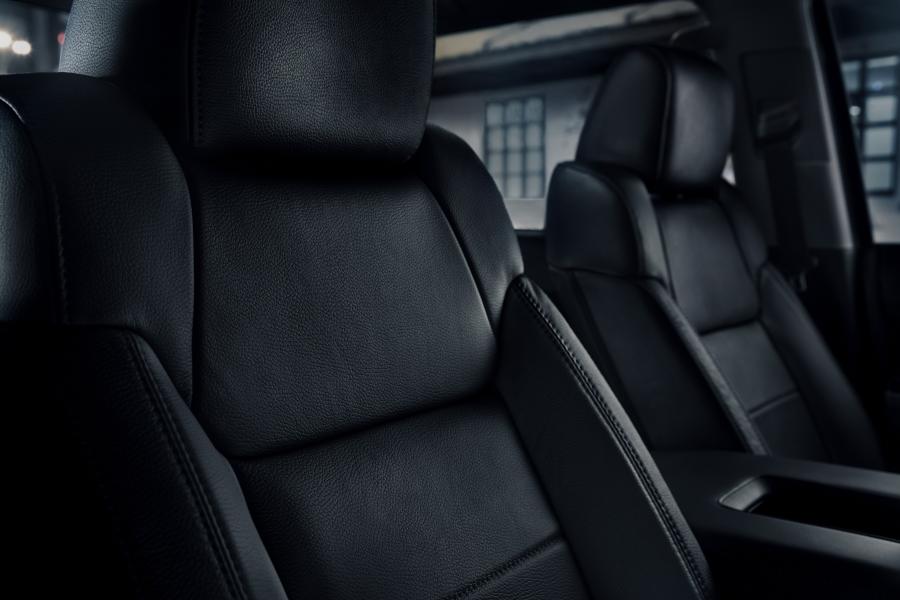 Интерьер Toyota Tundra Nightshade CrewMax 2020 года  (фото 2 из 9)
